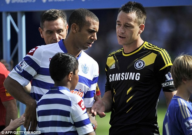 Đội trưởng của Chelsea tỏ ra không đồng tình với thái độ của Ferdinand...